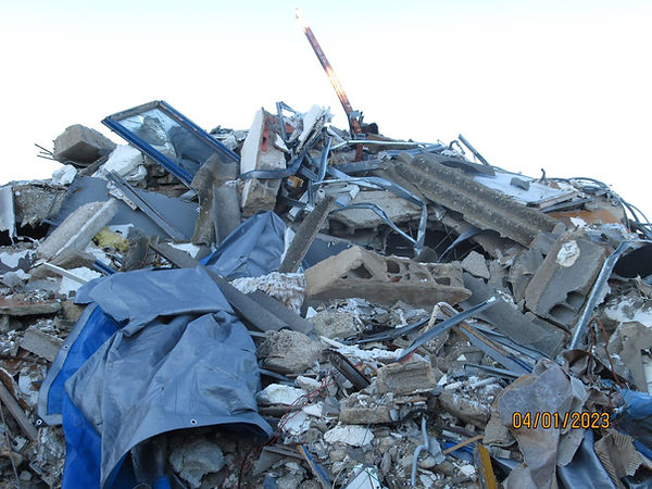 Déchets plaques amiantées dégradées, donc dangereuses pour la santé