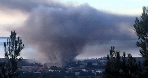 Saint-Chamas. Incendie du centre de stockage des déchets. Colonne de fumées toxiques.