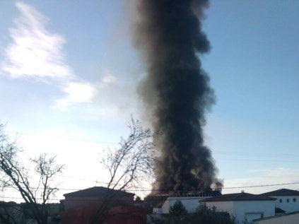 26 décembre 2021, à Saint-Chamas ( 13), un gigantesque incendie dans un entrepôt de déchets industriels.